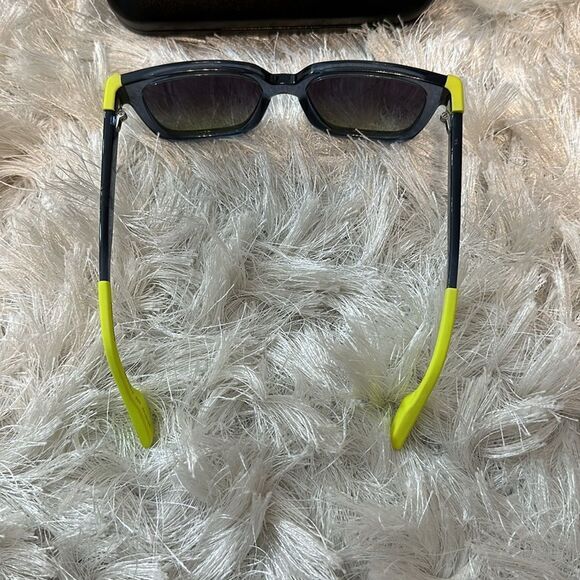 McQ By Alexander McQueen Sunglasses - Picture 3 of 4